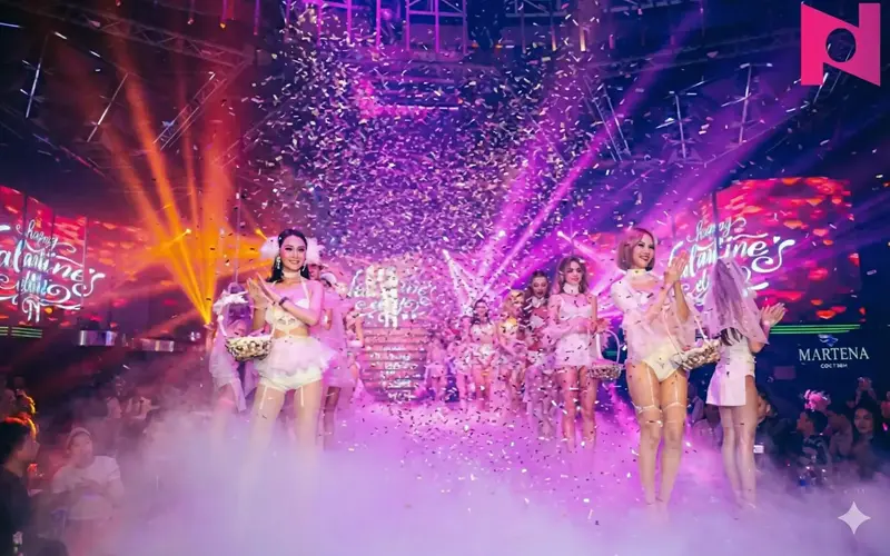 다낭 뉴 오리엔탈 나이트클럽 화려한 무대 공연